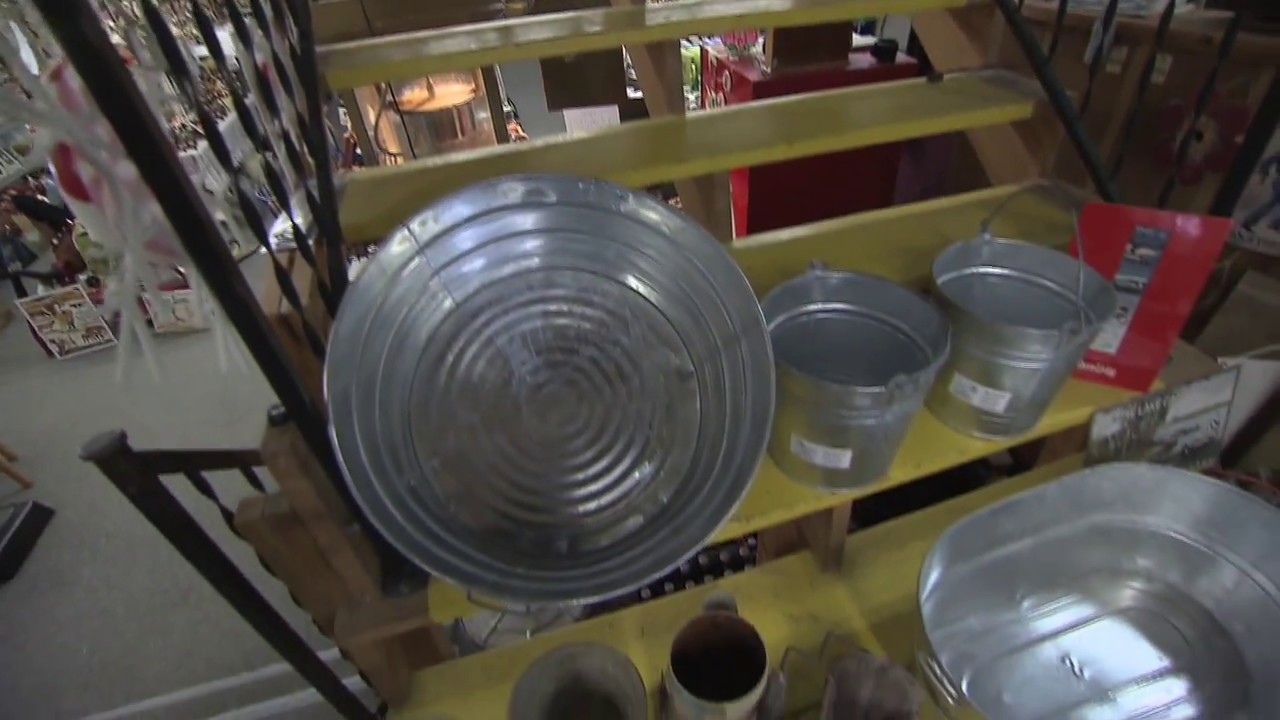 Rocky Top General Store | Tennessee Crossroads | Episode 2339.2