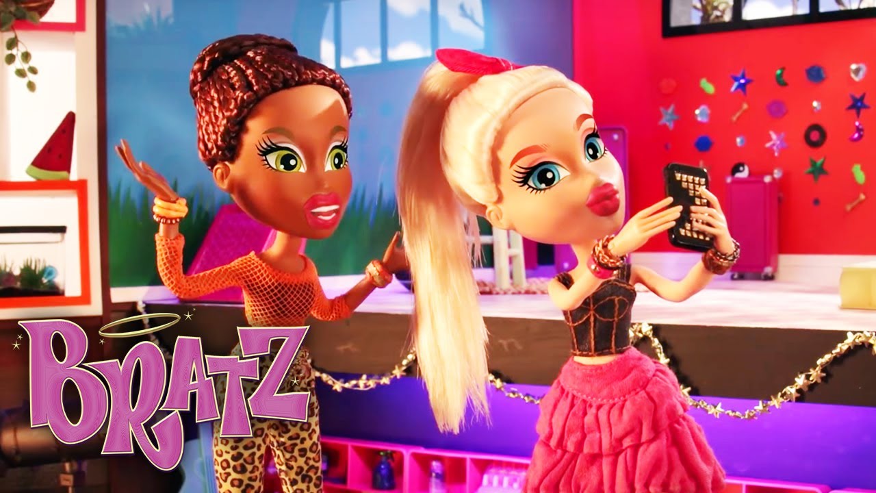Selfie Time! | Bratz C.I.Y. Shoppe Compilation | BRATZ