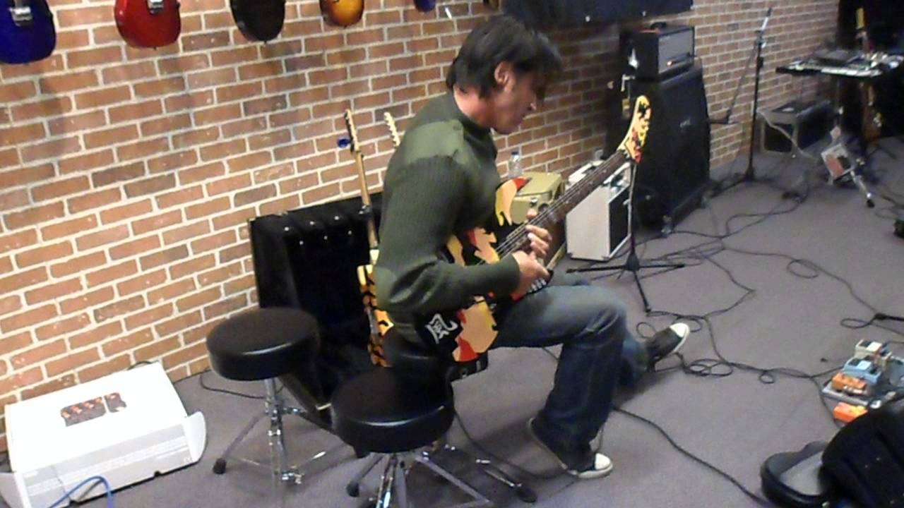 George Lynch - Montreal Nov 5/2013 - First Song