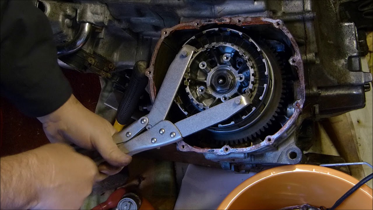 1988 HONDA CBR1000F CLUTCH removal.
