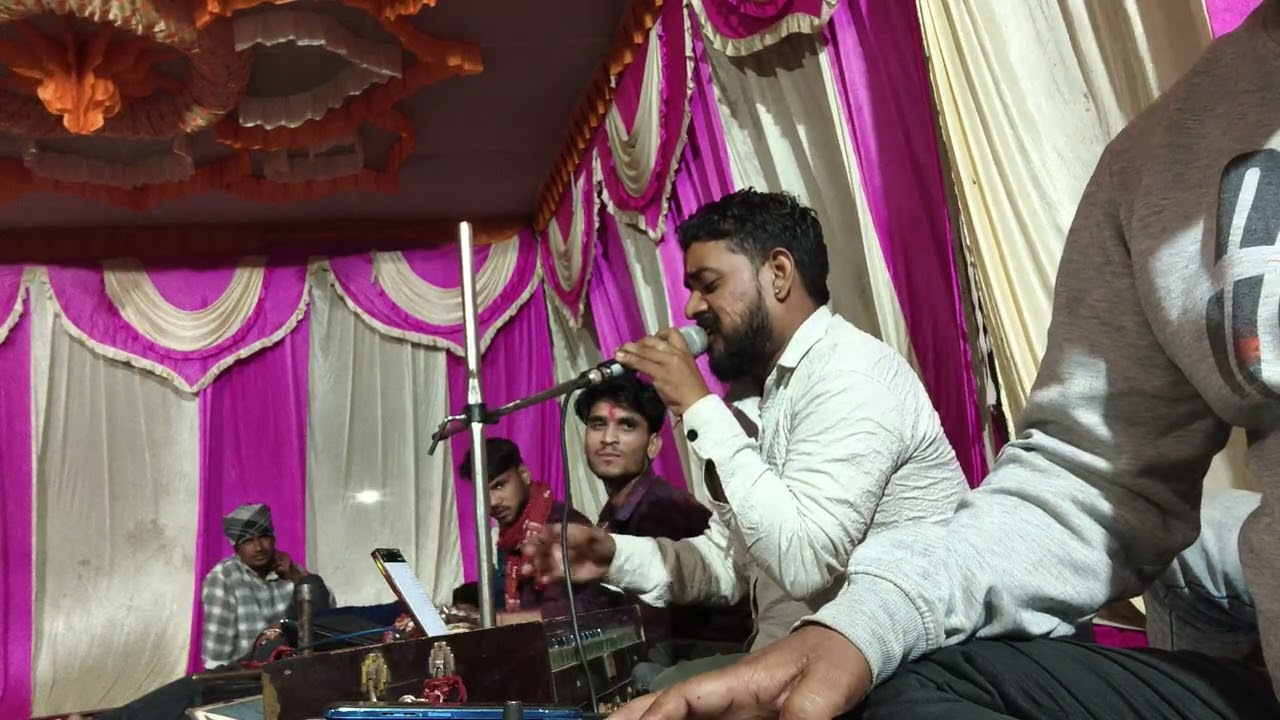 एक बार तो हाथ उठा लो हनुमानके लिए