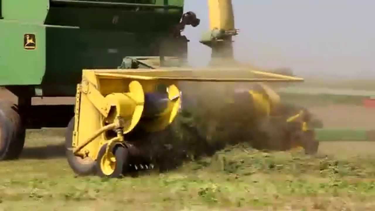 Chopping Hay Silage - John Deere 4440, 7600