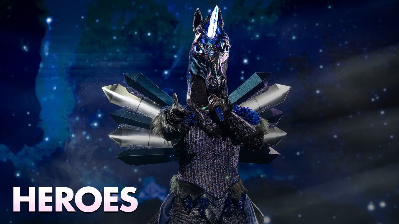 Eenhoorn - &lsquo;Heroes&rsquo; | The Masked Singer | Seizoen 5 | VTM