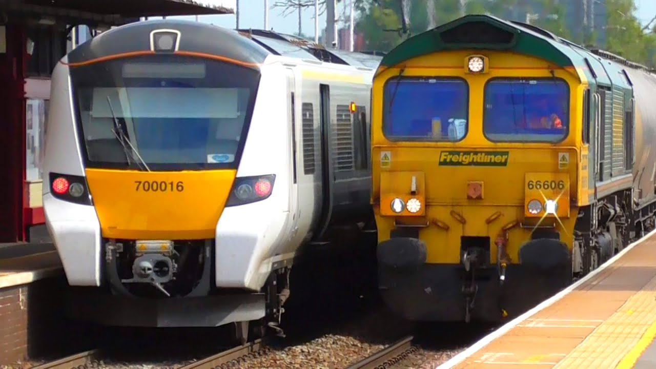 Trains at Mill Hill Broadway, MML - 23/07/20