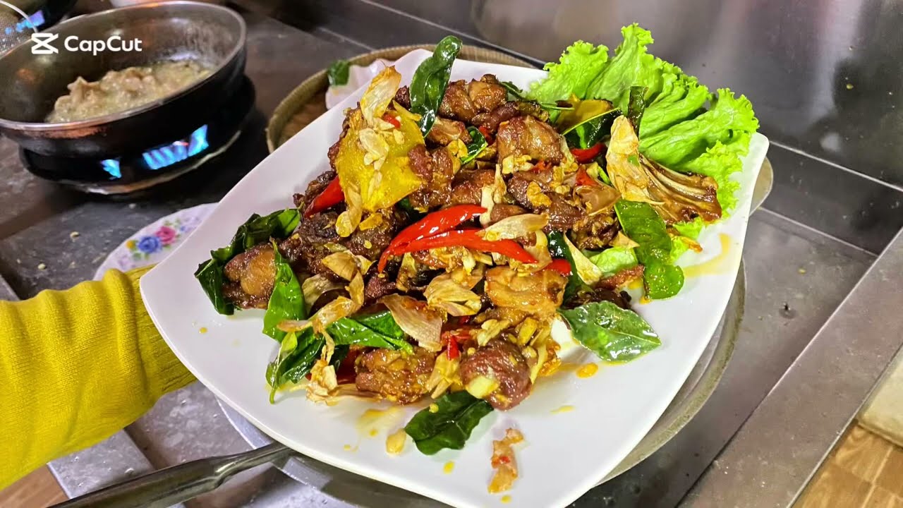 របៀបធ្វើ មាន់លីងអំបិលម្ទេស រសជាតិឈ្ងុយឆ្ញាញ់ ពីអាហារដ្ឋានផ្ទះស្រែ