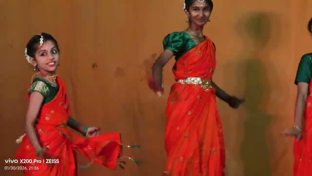 ആടാട് ആടാട് 