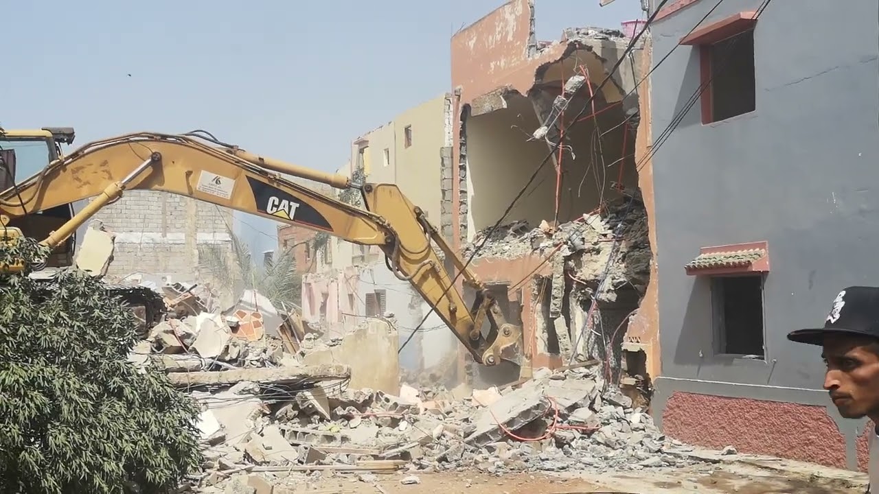 حالا استثنائيه بعمالة صخيرات تمارة عملية هدم منازل من ثلاث طوابق