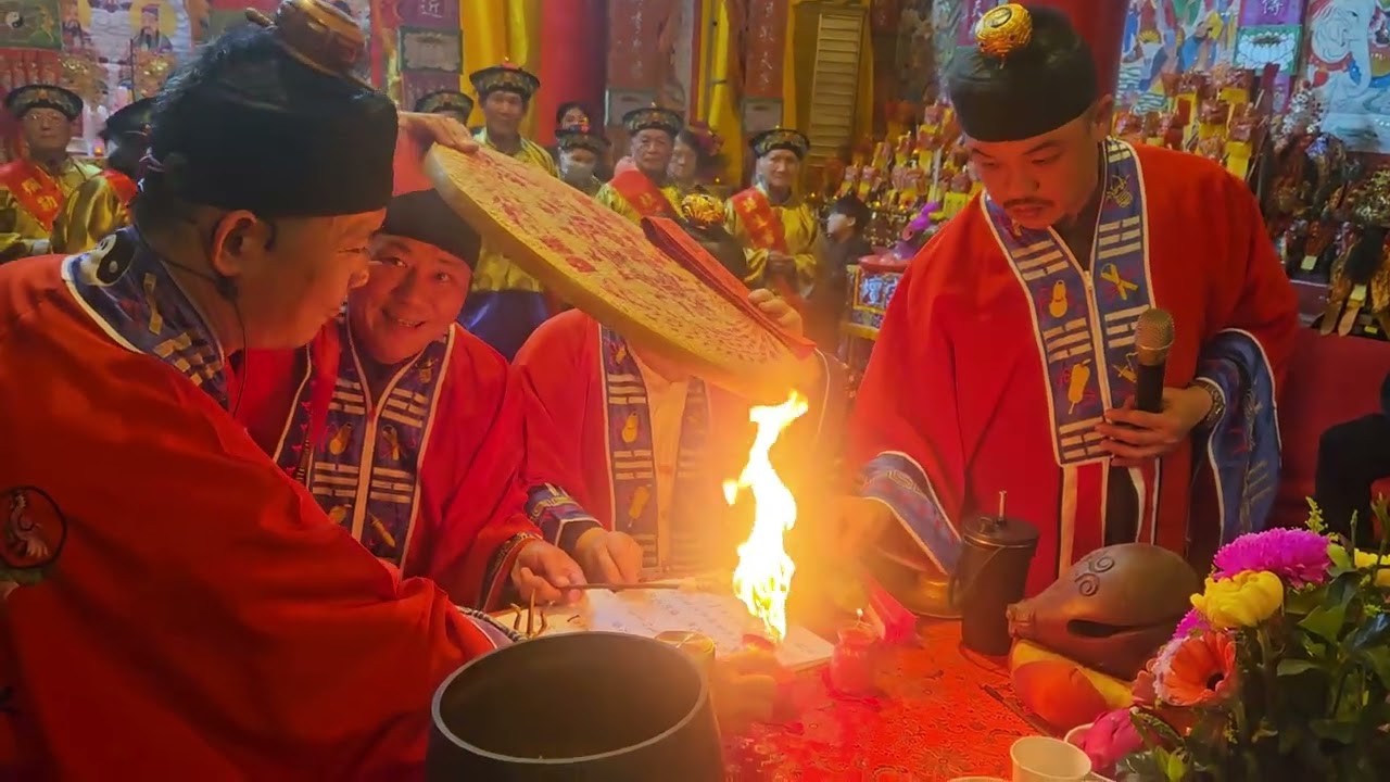 鳴金戛玉 分燈捲簾 靈寶分燈事畢 明日六時報鼓 三晨重白 玉敕鳳山代天府 乙巳年十二月初九 啟建 祈安五朝王醮 慶典2026／1／27日