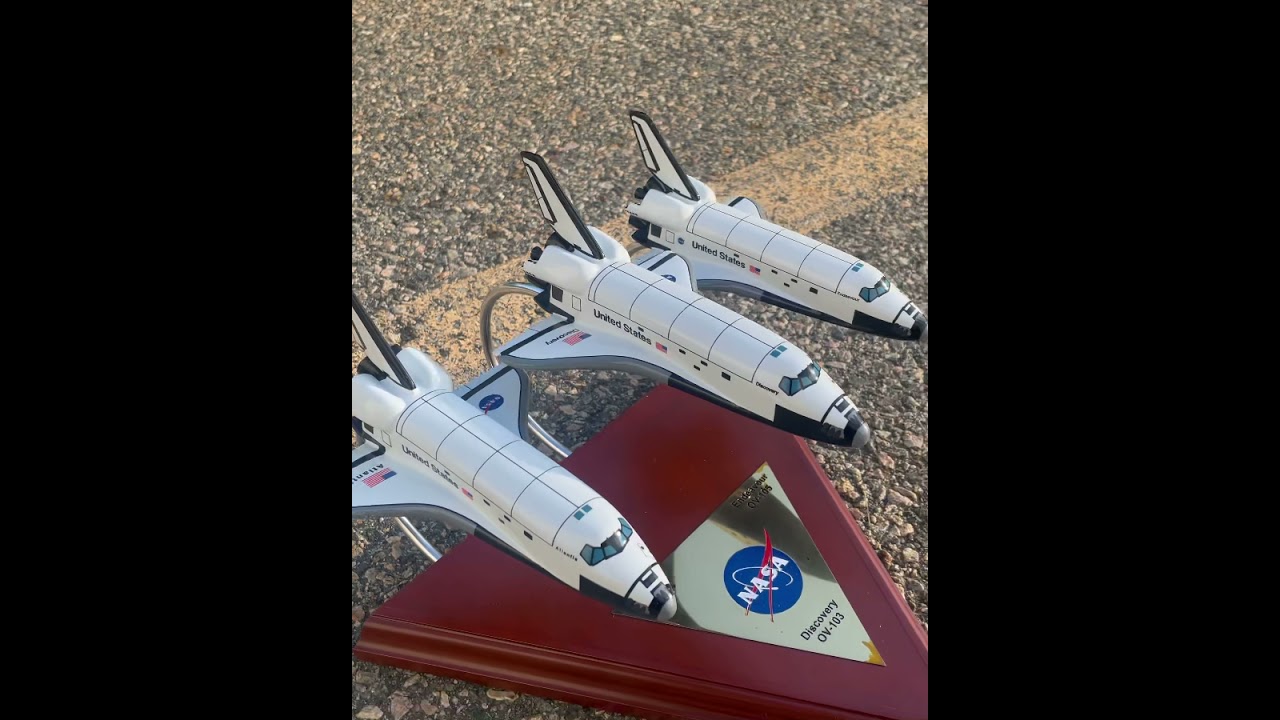 E5320 EXECUTIVE SERIES SPACE SHUTTLE (3 ACTIVE) COLLECTION 1/200 by Executive Series Models.
