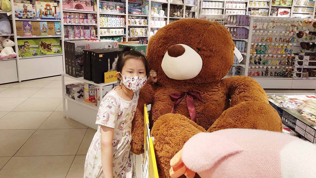 KETEMU BONEKA BEAR BESAR di KKV TAMAN ANGGREK Tempat Jualnya Barang Imut Lucu