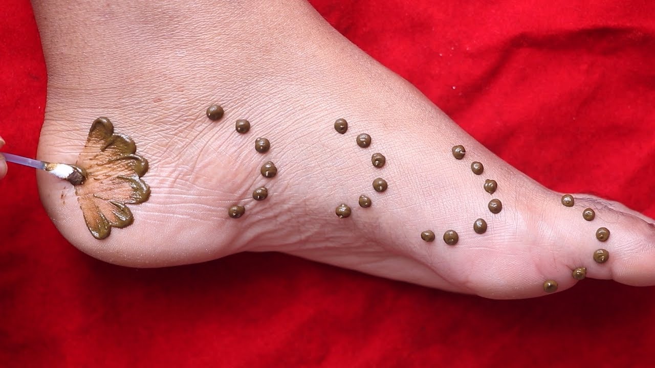 new dot flower leg mehndi design with cottun ear buds for diwali || गोल टिक्की दिवाली स्पेशल मेहँदी