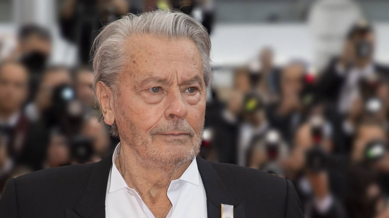 PORTRAIT - Alain Delon, la vie hors du commun de l'ic&ocirc;ne du cin&eacute;ma fran&ccedil;ais