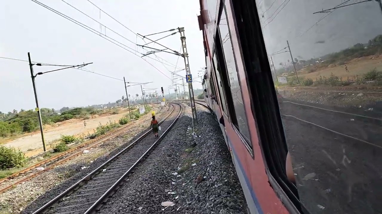 Train into curve @JaiShriRamBhakti #jaishreeram #train #jaimahakal #railwaycrossing #youtube #india