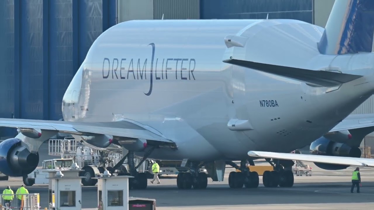 Dreamlifter and Engineless 777X movements KPAE