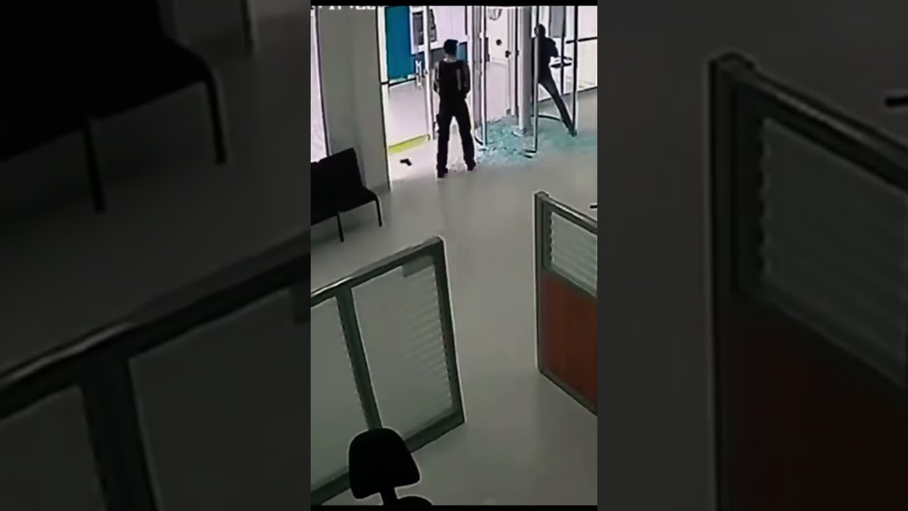 Security Guard Vs 2 Robbers 👊 #shorts #trending #tiktok