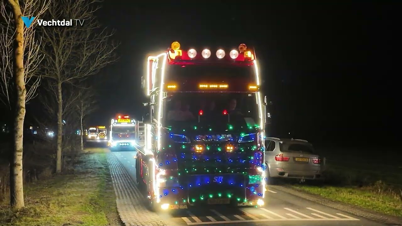 Verlichte trucks rijden een ronde langs Nieuwleusen
