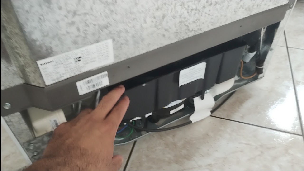 Como tirar a bandeja do degelo da geladeira Brastemp