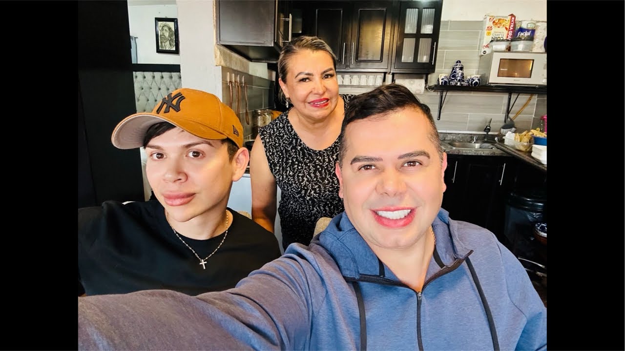 En la sobre mesa con mis Amigas 🙏🏻🥰