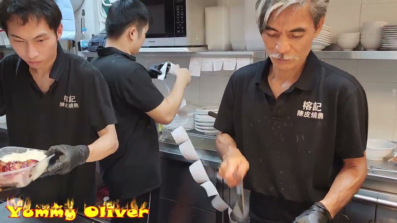 敬業樂業 香港陳皮燒鵝 皮脆肉嫩油花香，上品#燒乳豬 肥美滴金#叉燒 榕記陳皮燒鵝 華哥好刀章， 保持新鮮出爐，  妙齡#燒鵝 八年#陳皮  #香港美食  #燒臘 #燒味 #粵菜 #燒鵝 #探店