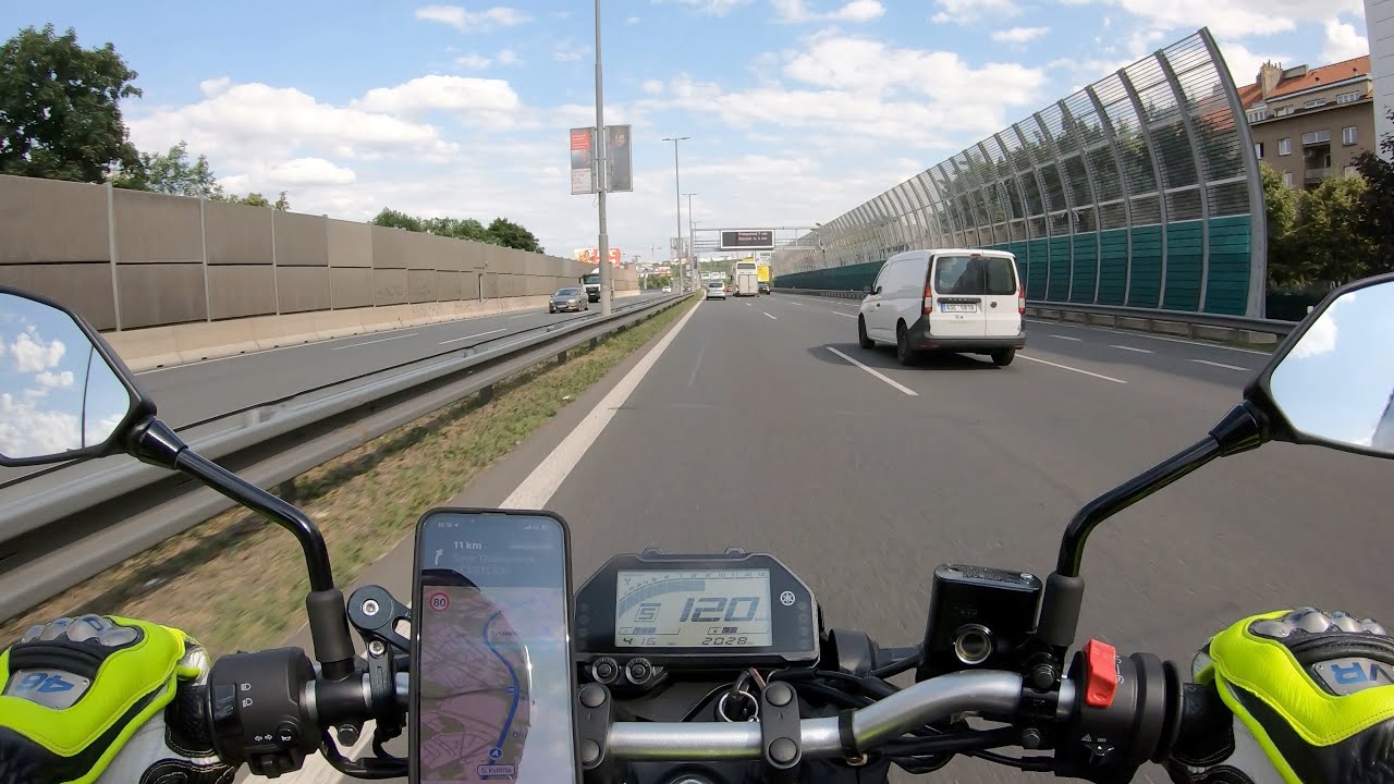 Prague City Ride - Yamaha MT03