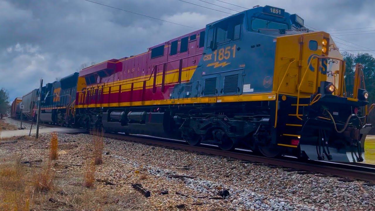 CSX L657 heading into Cayce with CSX 1851 leading  with a friendly engineer on board 