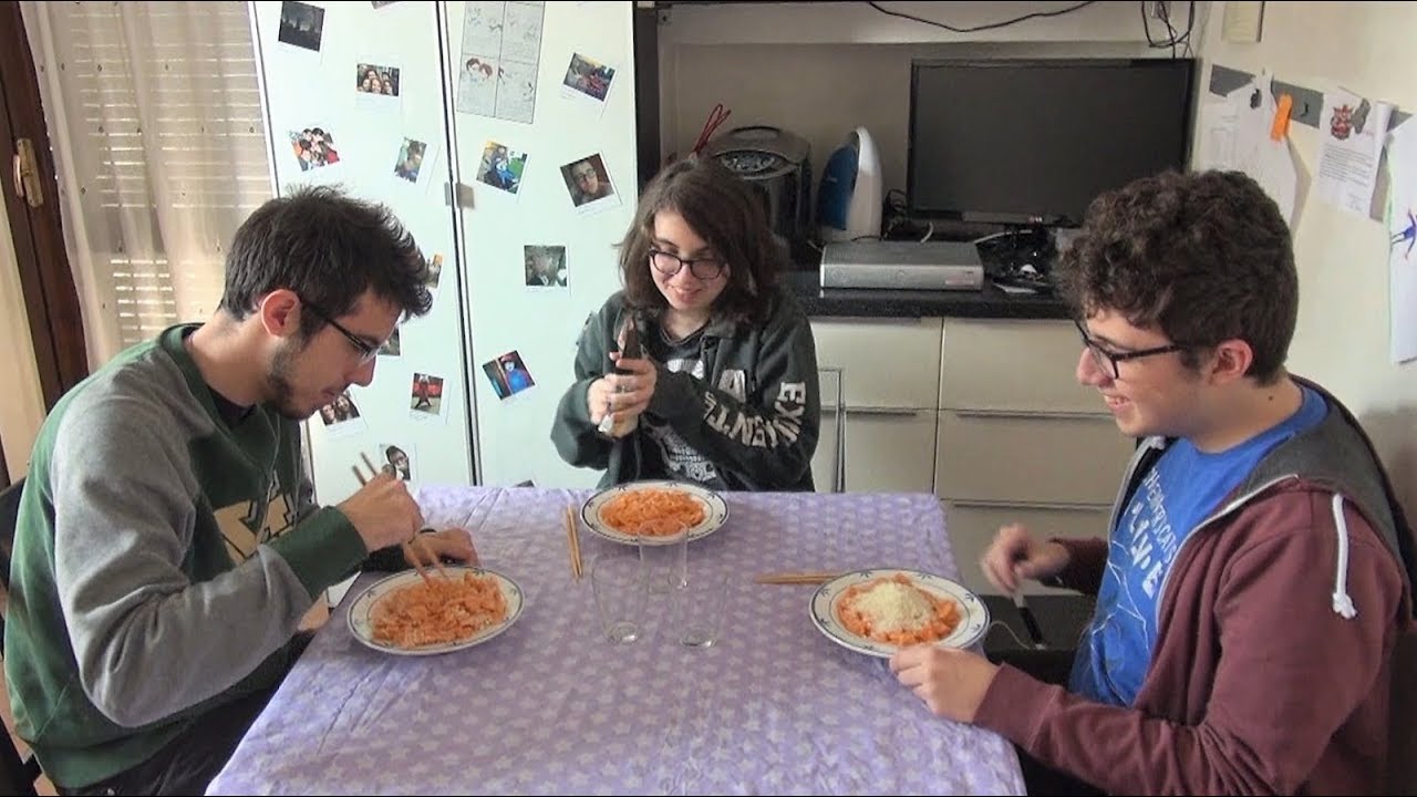 Pranzi veloci - Pasta al sugo rosa | CiurmaMom