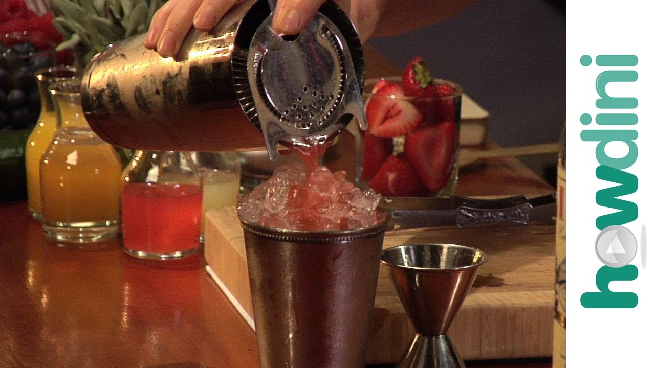 How to make a strawberry rhubarb cobbler cocktail