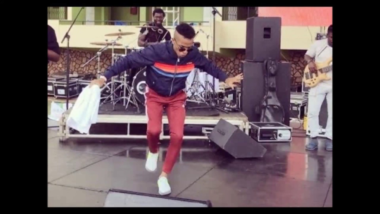 Watch Tekno Dancing 