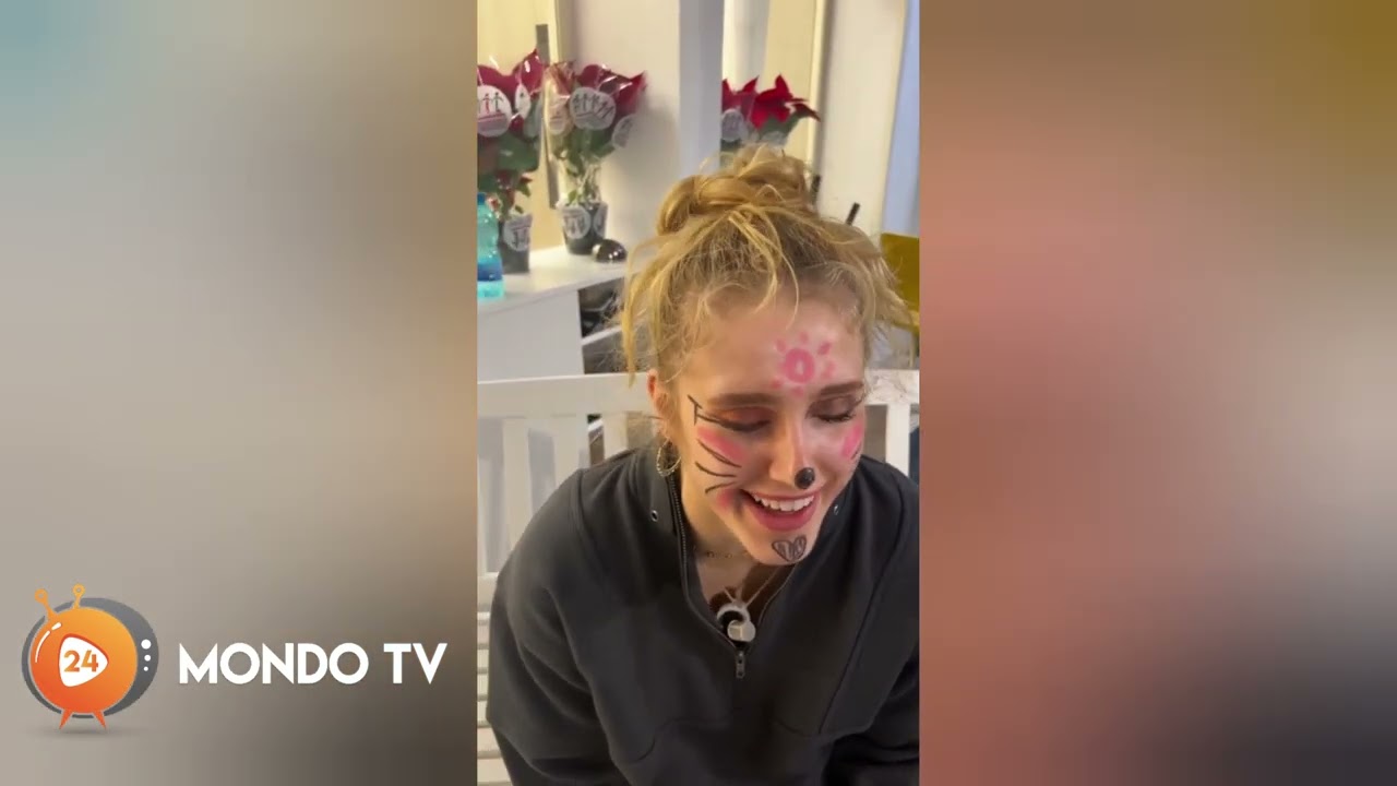 Amici 22, Isobel con la faccia tutta truccata dopo i tanti errori durante la lezione di Italiano