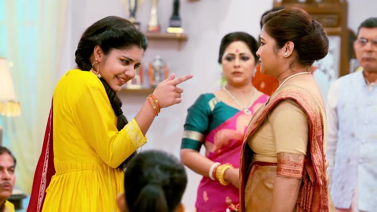 Kusum - মত্ত অবস্থাতেও মিডিয়াকে ইন্দ্রাণীর অপমানের যোগ্য জবাব দিল কুসুম !
