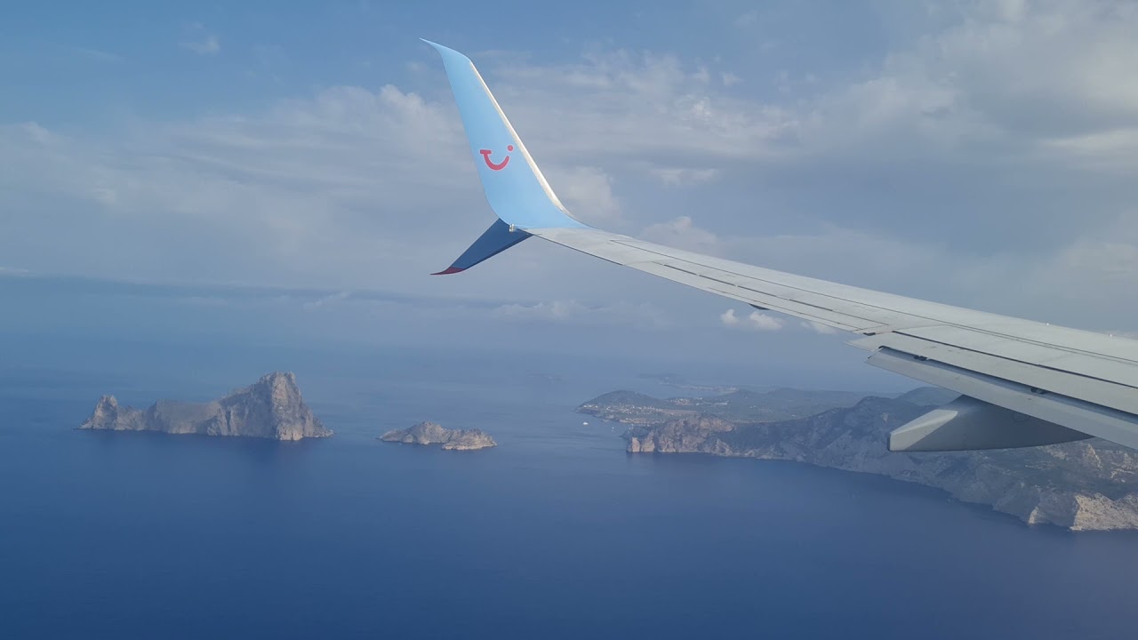 Landing Ibiza TUI FLY Boeing 737-800