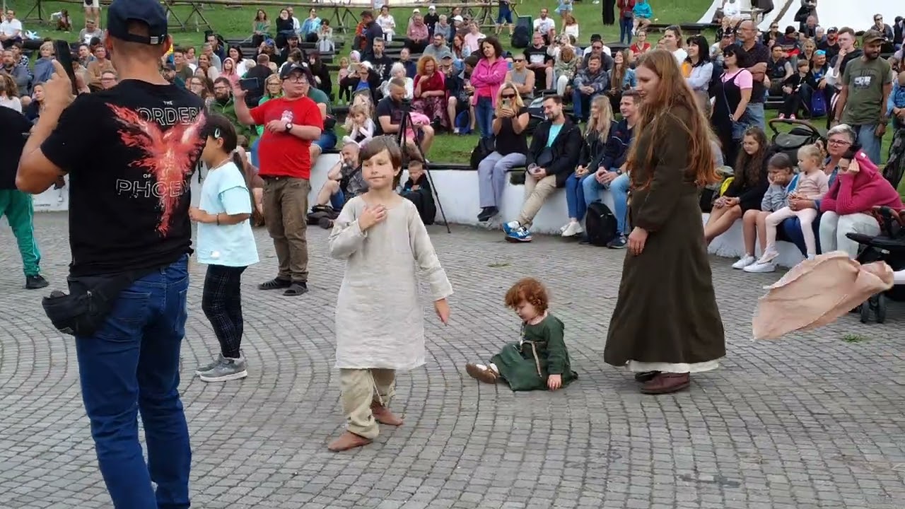 Zespół JAR  podczas XVIII Najazdu Barbarzyńców na Zamek Ogrodzieniec.