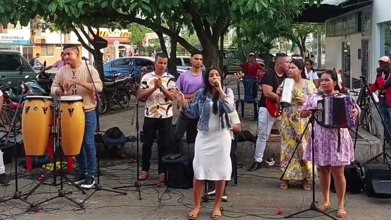 Me cambio la vida en vivo  (  Hermanas morelos ) en vivo en el mercado de cerete evanjelismo