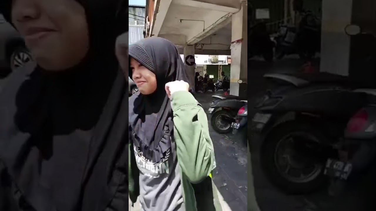 Mini vlog kami kelompok 6 bahasa Indonesia. Tutorial membeli tiket bioskop. 