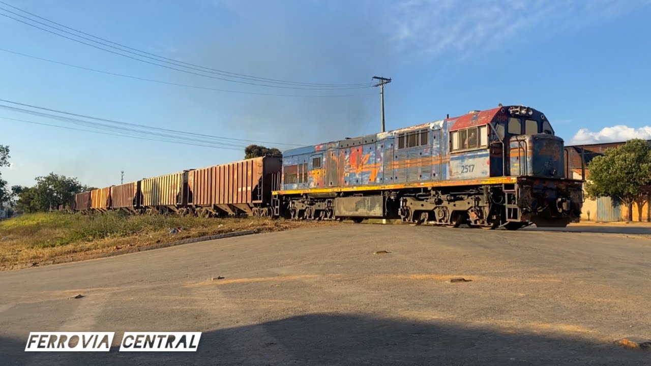 MIITO RARO!! TREM DE MAGNESITA CARREGADO, SENDO TRACIONADO POR LOCOMOTIVAS FCA AZUL NO MINAS BAHIA