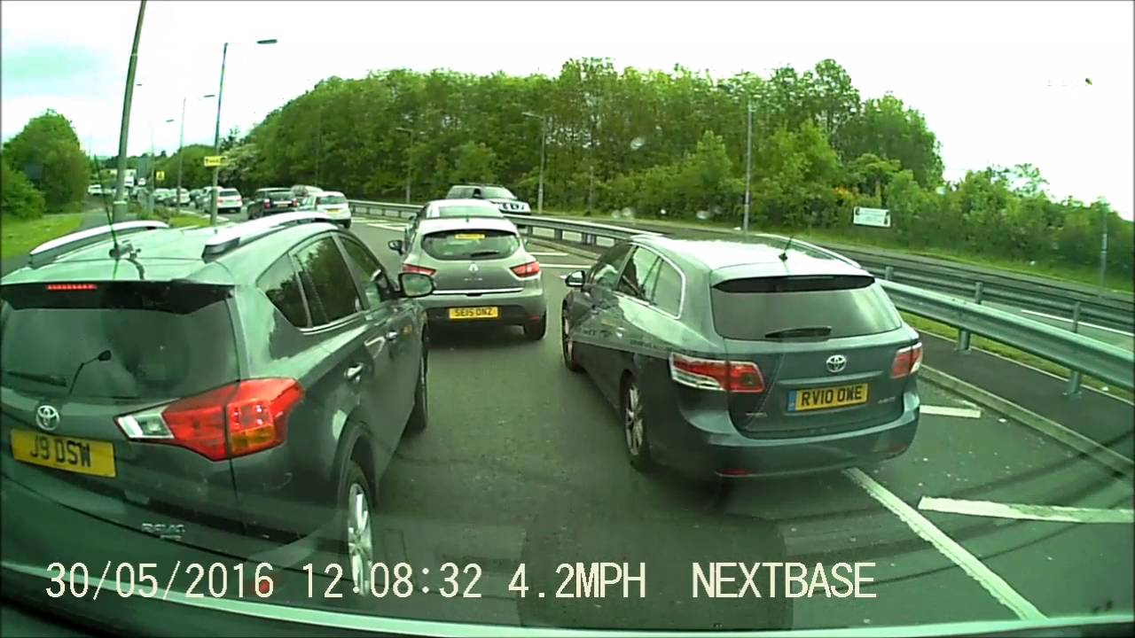 RV10OWE trying to jump the queue at Mottram