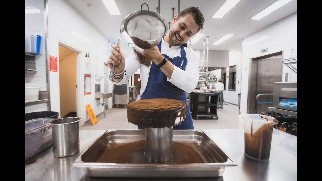 POV PORTRAITS INSIDE A CHEFS KITCHEN FOR 10 MINS