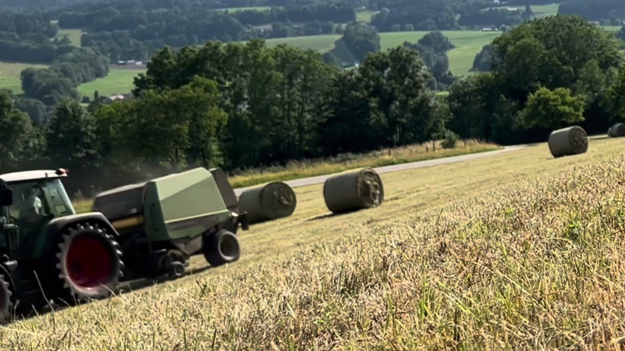 Fendt 310 Vario und Deutz-Fahr Fixmaster Rundballenpresse