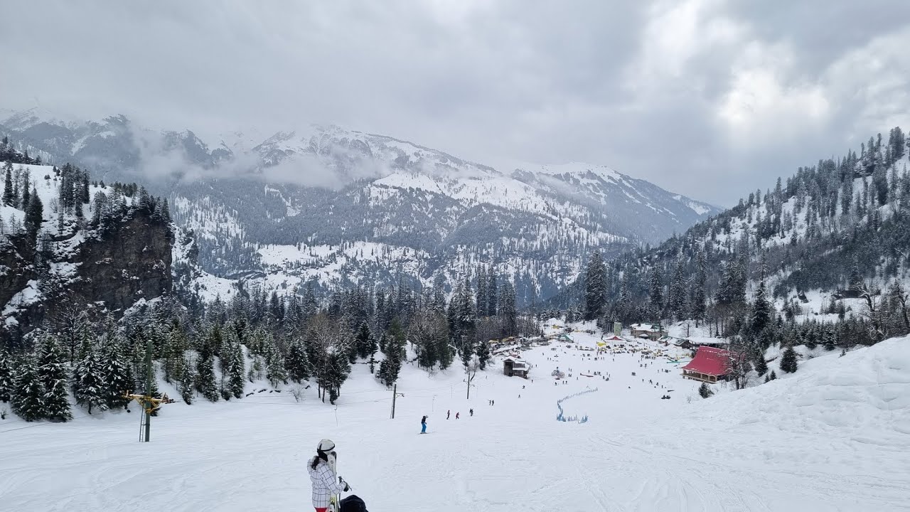 Atal tunnel road closed ,Today heavy Snowfall in solang valley 