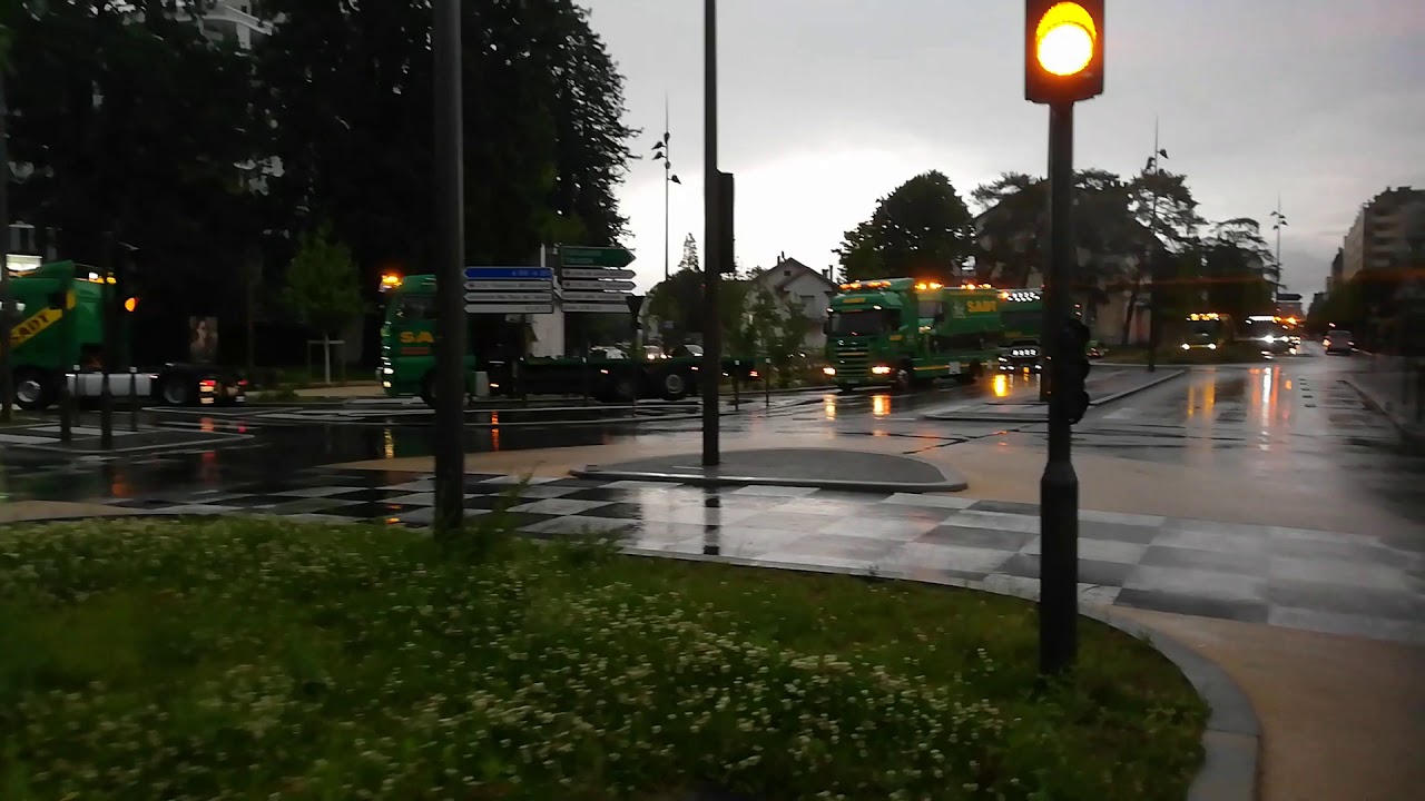 Pau : Cortège de routiers en soutien aux soignants
