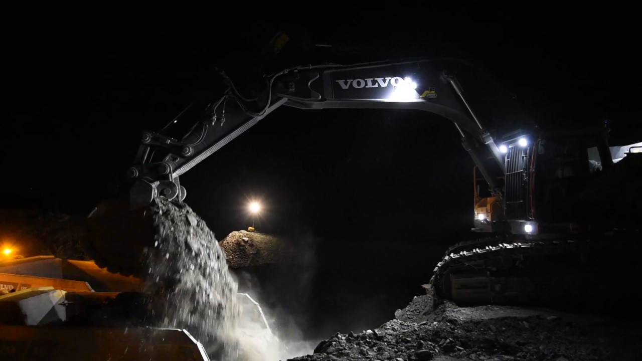 💪 High productivity - Volvo EC750E loading A30G and 730C - Part 4