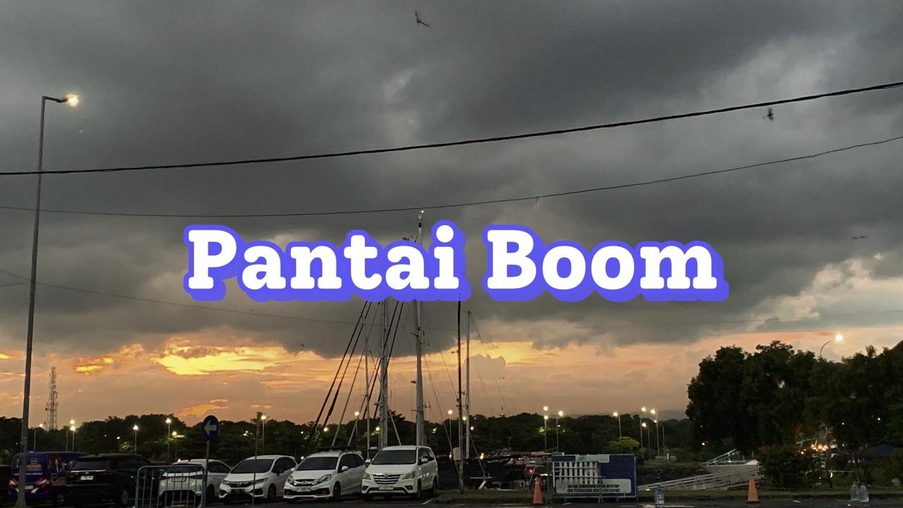 Pesona wisata Pantai Boom Banyuwangi