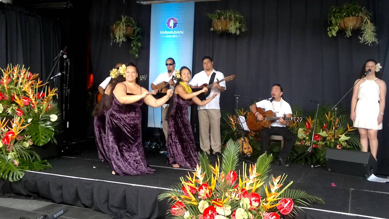 Keali'i Reichel performs 'Mele a Ka Pu'uwai' at Hawaiian Airlines promo day