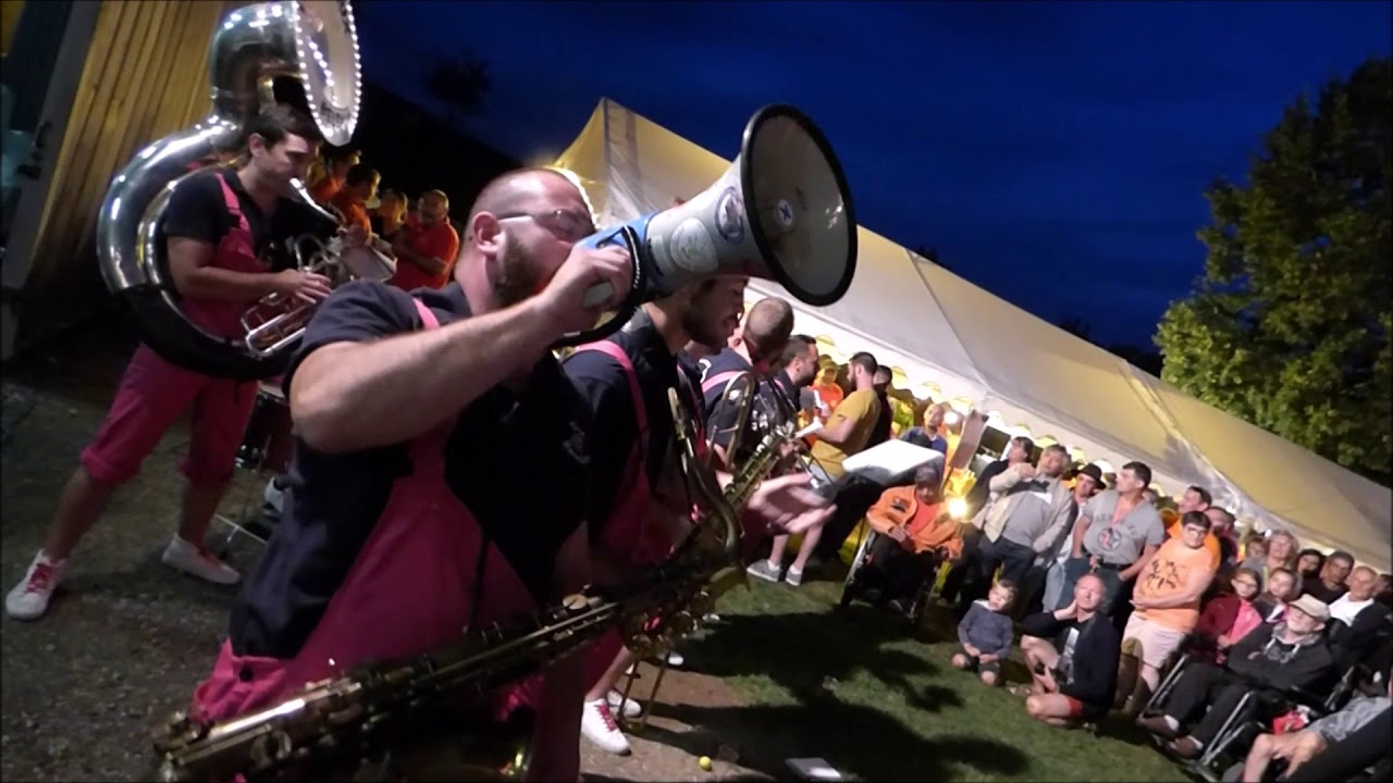 gabrielle  de johnny hallyday  par le street band 