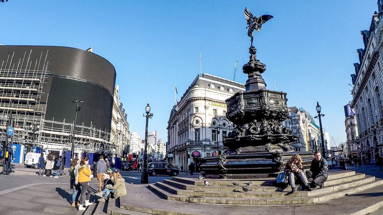 Walking in London. From Covent Garden to Piccadilly Circus to Oxford Circus