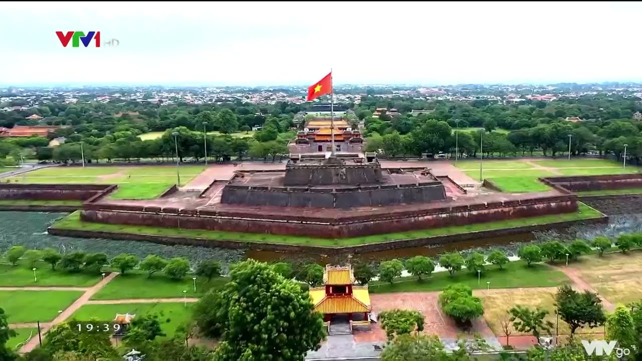 Người giữ gìn lá cờ trên Kỳ đài Huế | VTV24