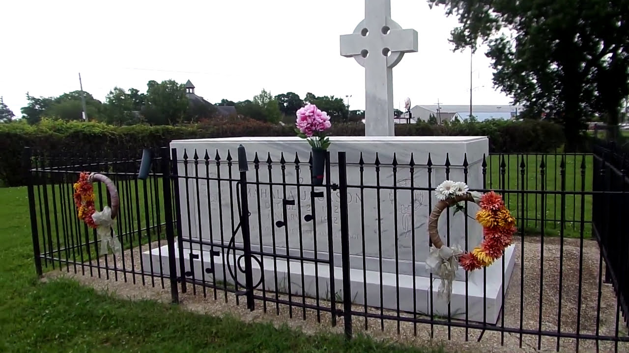🕊Mahalia Jackson (The World's Greatest Gospel Singer & Queen of Gospel) Grave site #mahaliajackson