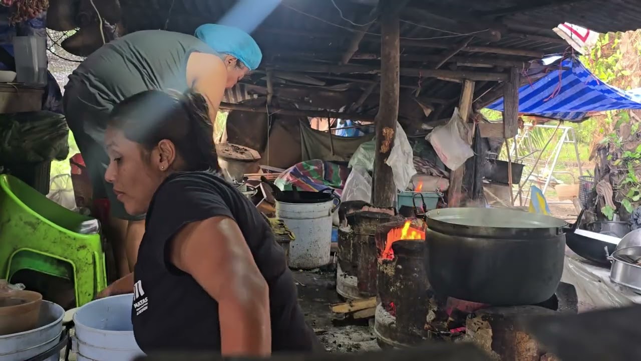 เตาฟืน ข้าวแกงแกงใต้ ขาขึ้นกรุงเทพฯราคาถูก #Streetfood.Thailand
