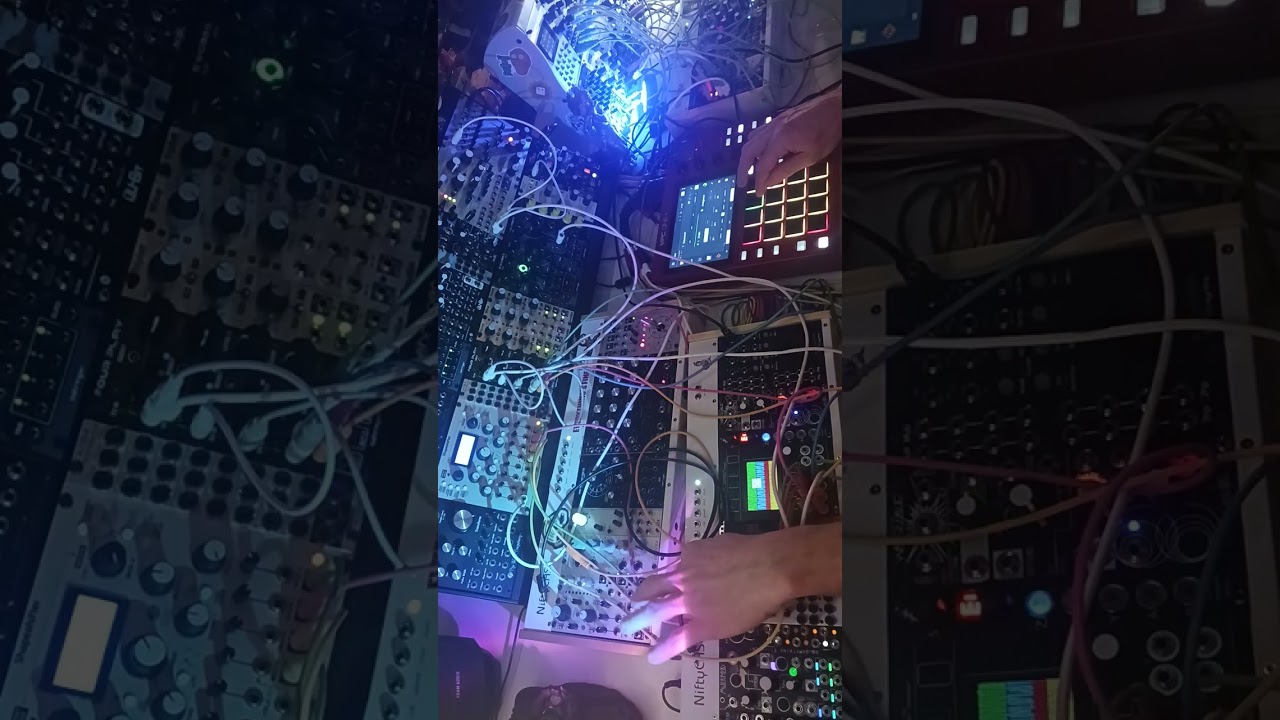 MASSIVE STEPS #live #eurorack #improvisation #electronicmusic #meditation #melodic #sounddesign #idm