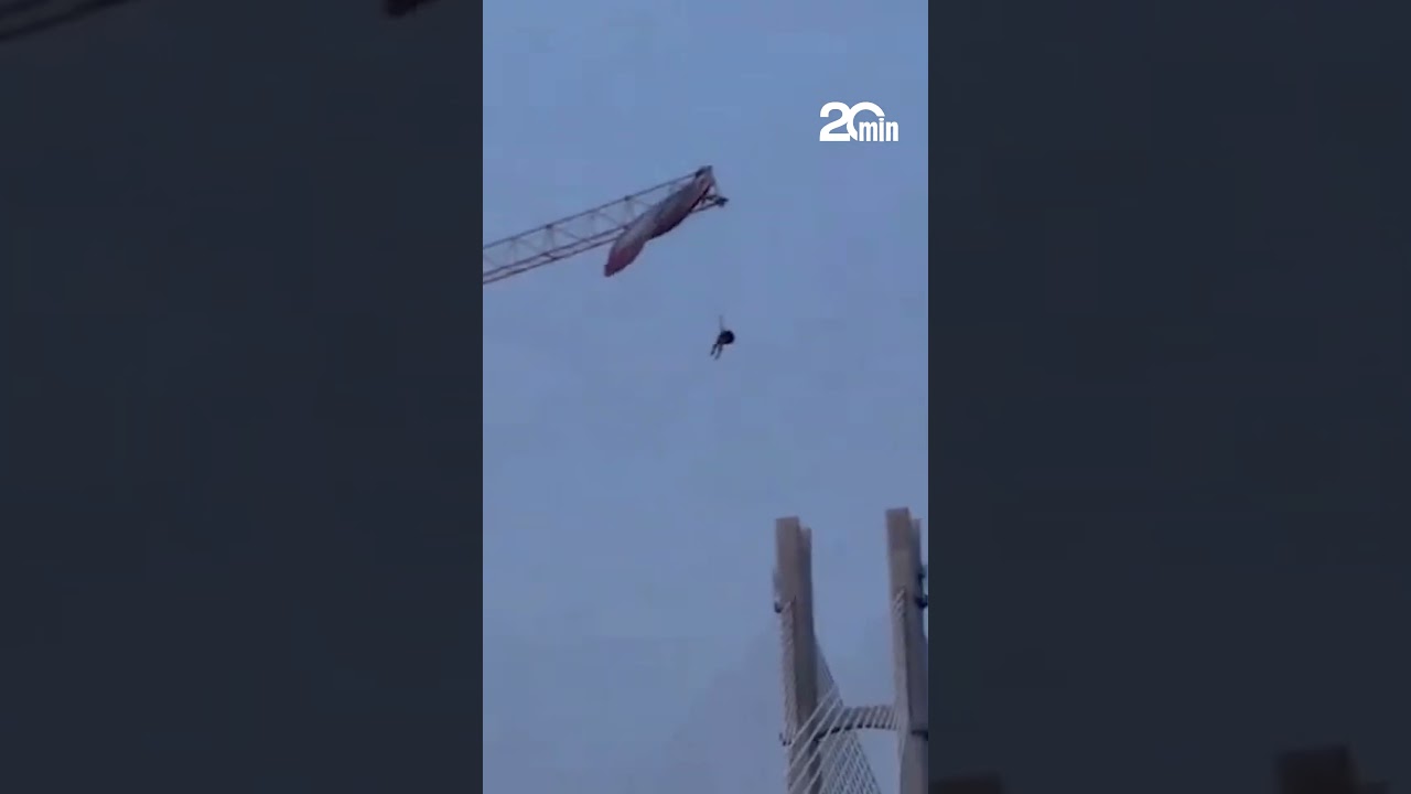 Un parapentiste suspendu dans le vide apr&egrave;s s'&ecirc;tre accroch&eacute; &agrave; une grue